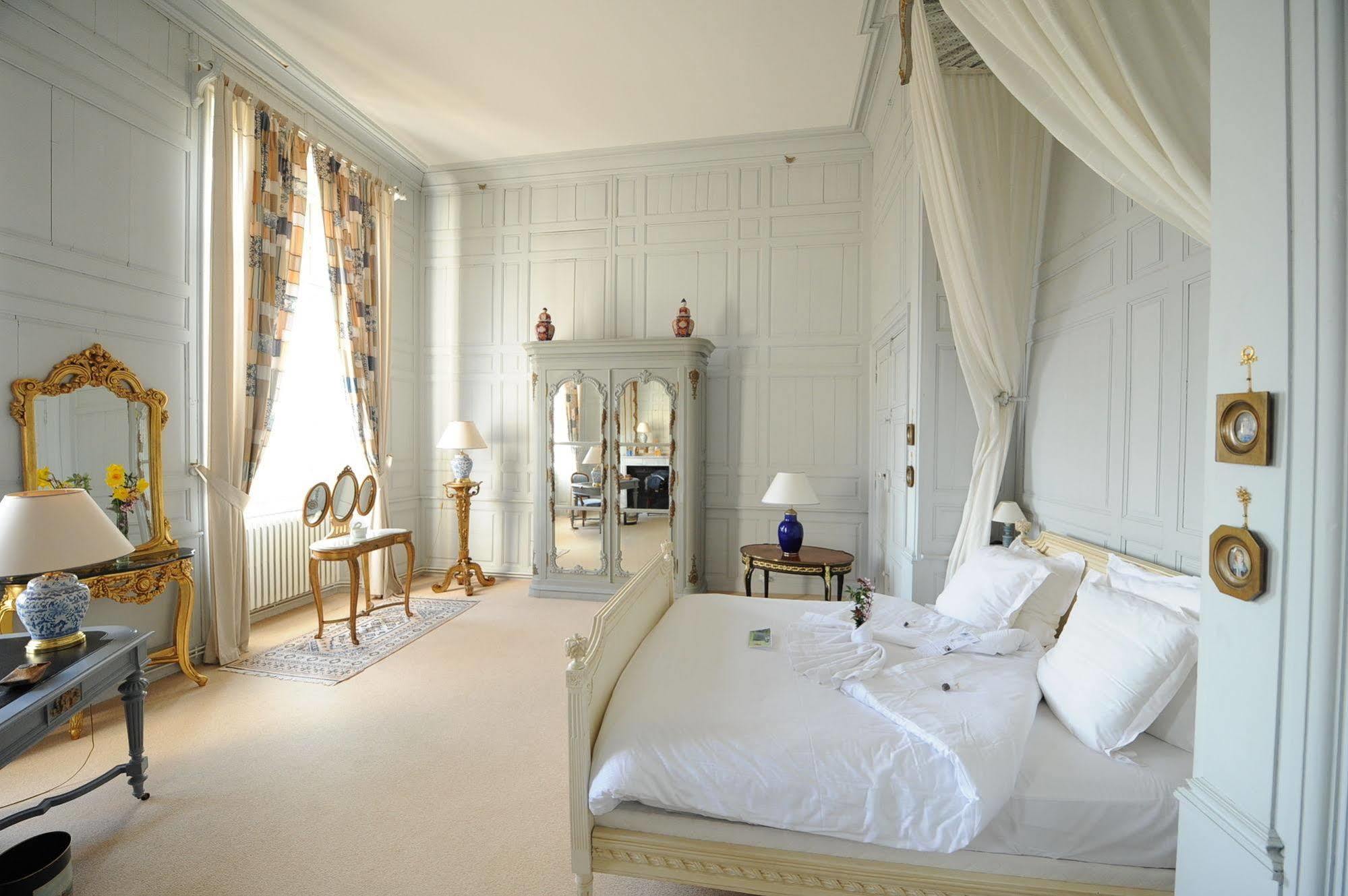 Château de Curzay Extérieur photo